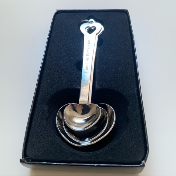 Adorable Heart Shaped Measuring Spoons - Set of 3 - Picture 1 of 3